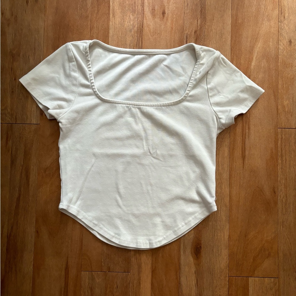 Super flattering white short sleeve top